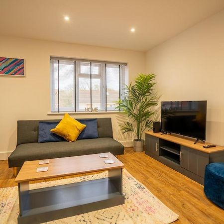 Mill Road Apartment First Floor Crawley  Exteriör bild