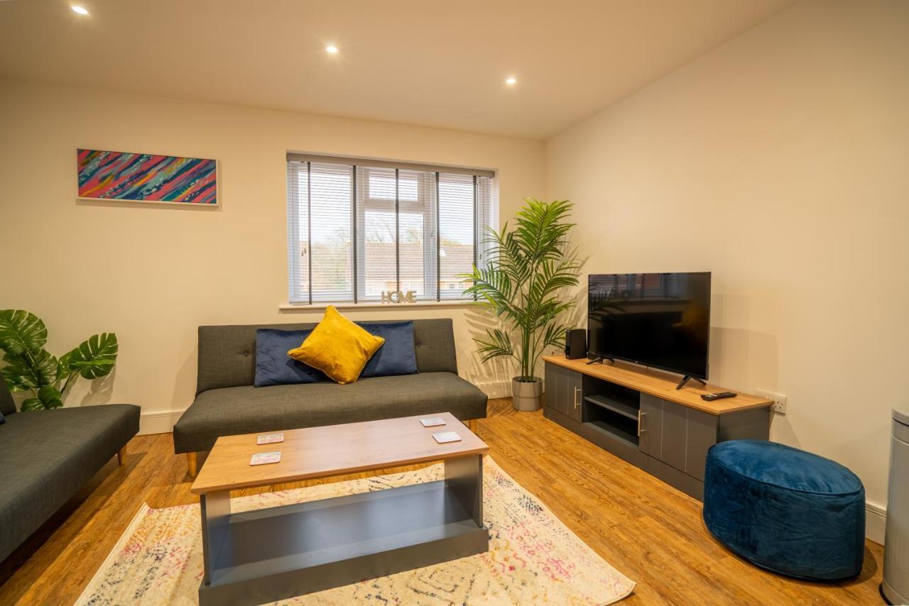Mill Road Apartment First Floor Crawley  Exteriör bild