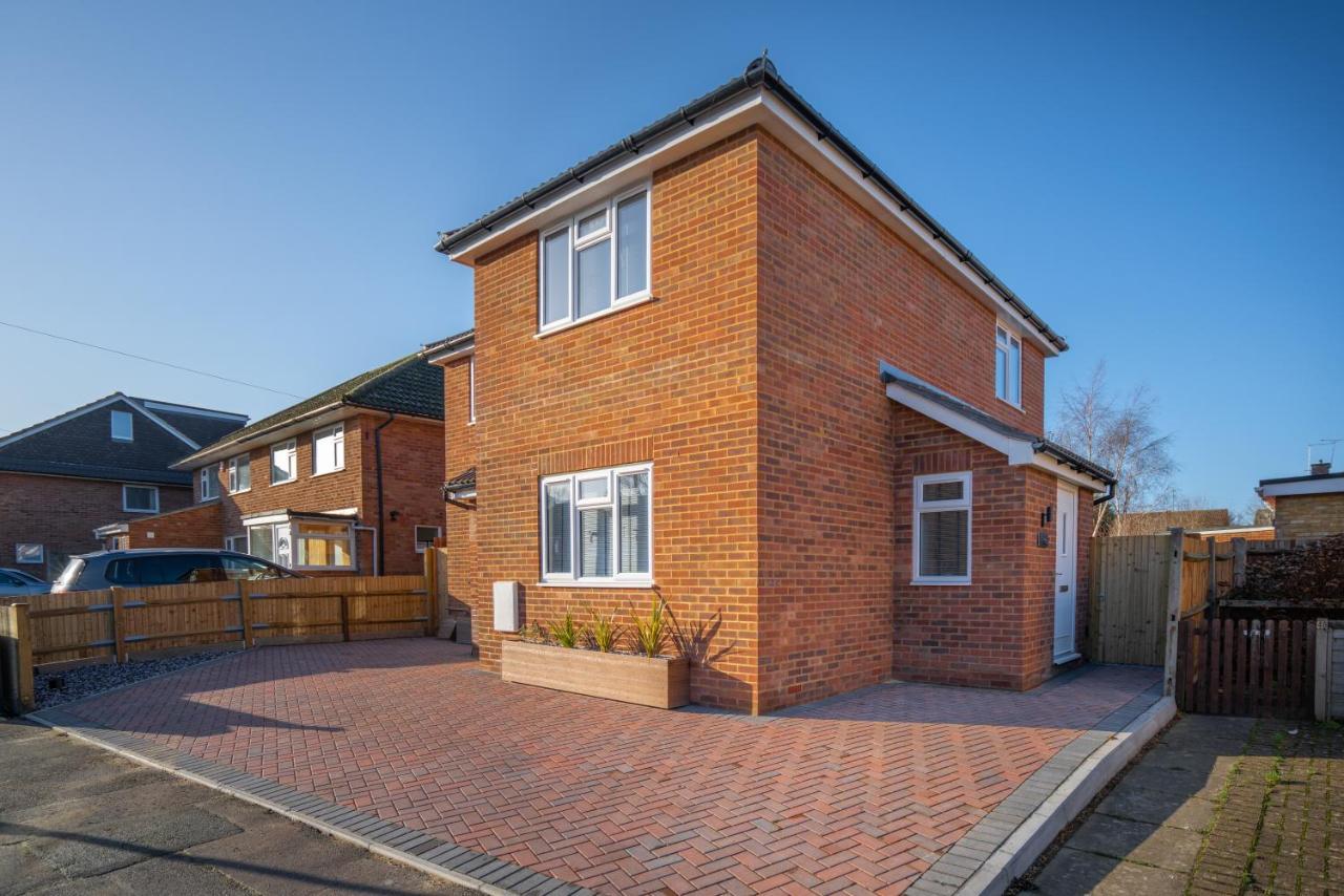 Mill Road Apartment First Floor Crawley  Exteriör bild