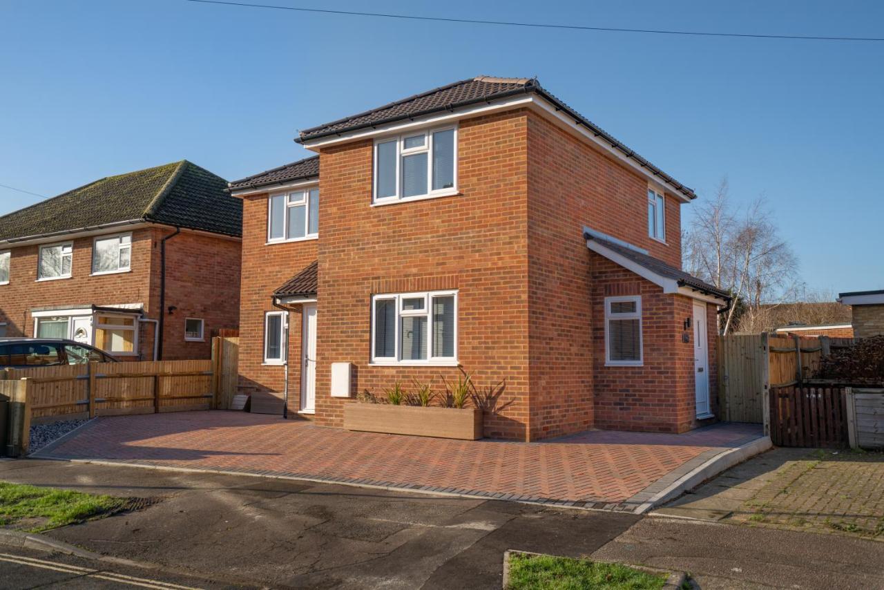 Mill Road Apartment First Floor Crawley  Exteriör bild