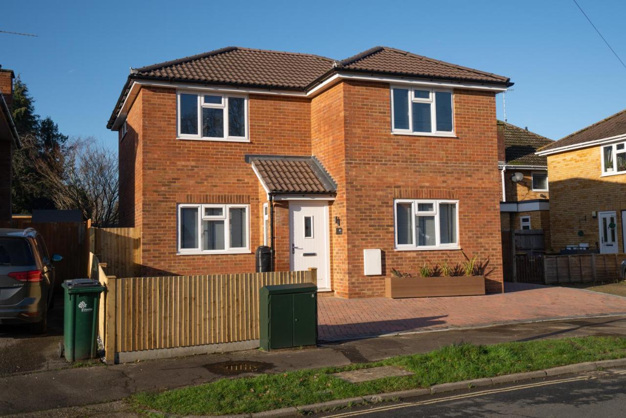 Mill Road Apartment First Floor Crawley  Exteriör bild