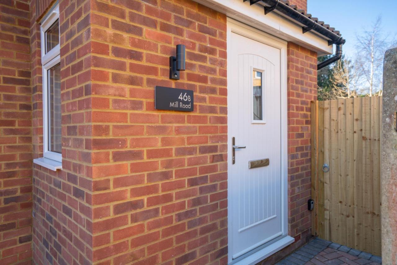 Mill Road Apartment First Floor Crawley  Exteriör bild